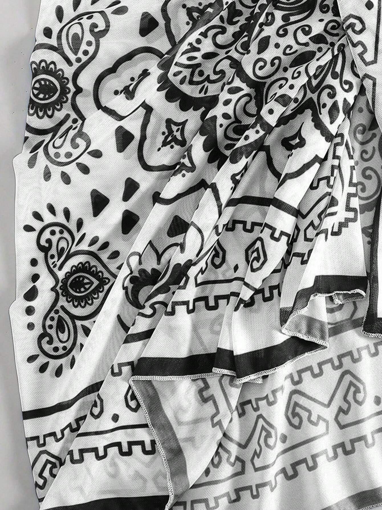 Saída de Praia Zafirabeach Floral Preto e Branco